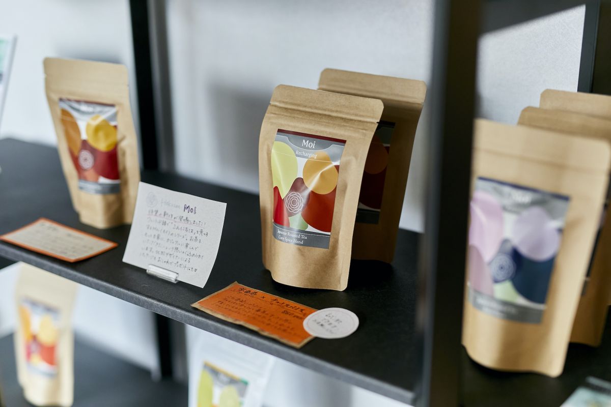 京番茶×安らぎブレンド860円(ティーバッグ10包)、宇治茶×カモミールミント860円(ティーバッグ10包)など