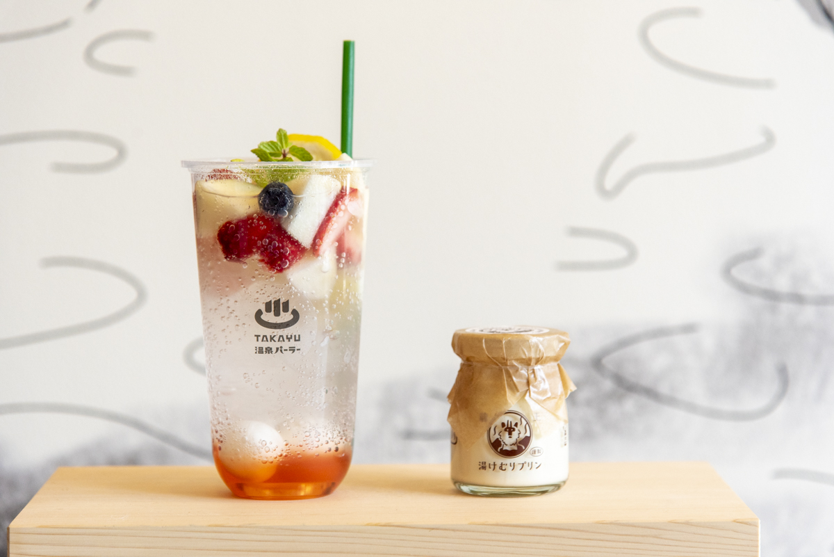 シュワシュワっと新鮮なソーダ水と地元食材がギュッと詰まったクリーミーな温泉プリン