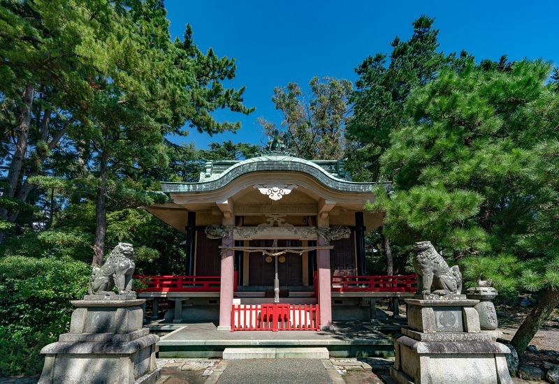 社殿に徳川家康公を祀る