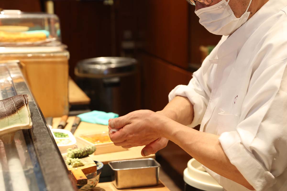 職人の熟練の技を間近で眺めよう