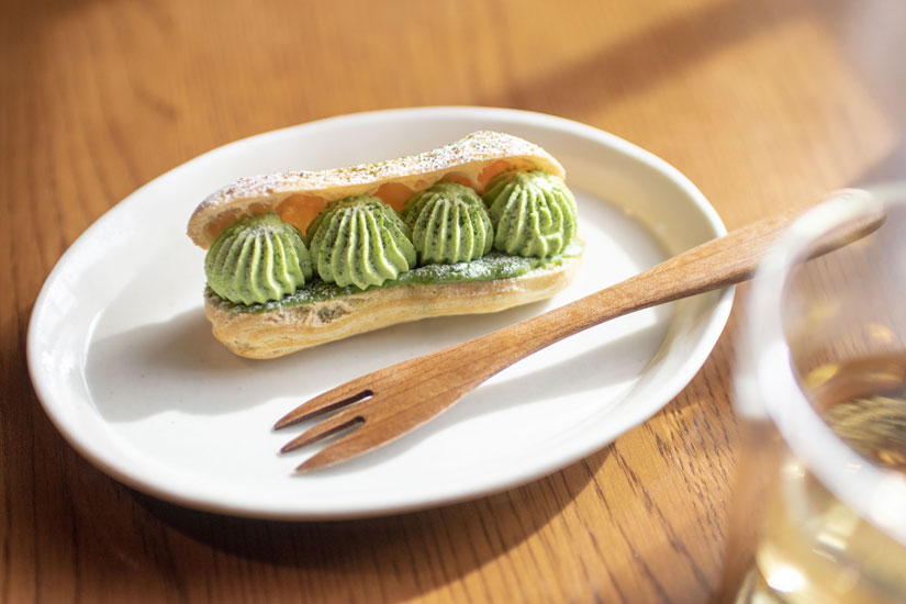｢抹茶エクレア｣450円は、やさしい甘さの抹茶カスタードと抹茶の生クリームの組み合わせ