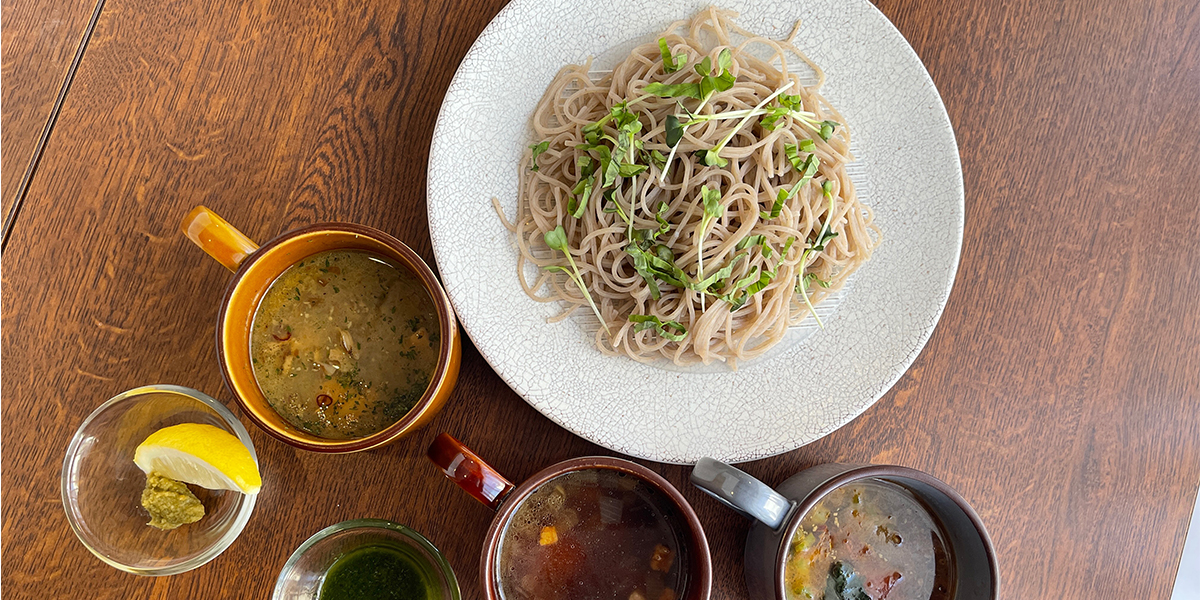 イタリアン×和の隠れ家カフェダイニング「&BASSO」で新感覚のつけ蕎麦を
