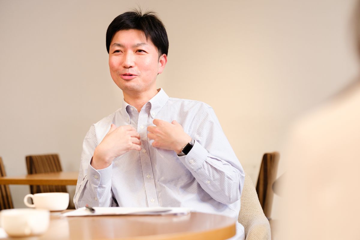 セゾン投信の福田さん。資産形成にまつわるイベントの企画を担当。セミナー講師として登壇することも多いそう。