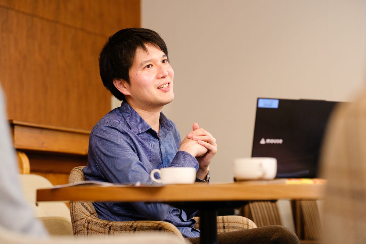 キャプ）セゾン投信の山根さん。WEBコンテンツなどでの情報発信を担当