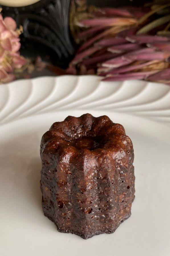 「夜明けのカヌレ」380円（箱代は100円）