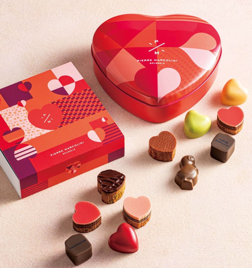 左から「ヌーヴェル セレクション」（9個入り）3888円、「コフレ クール」（9個入り）4050円