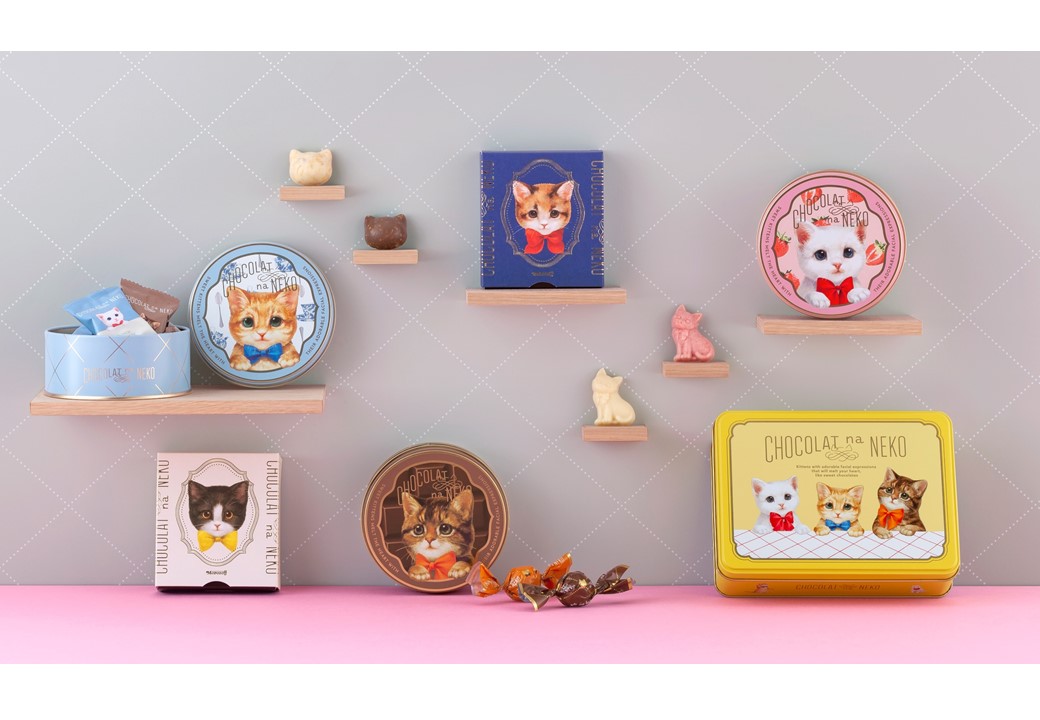 左下から時計回りに「いたずら好きのレオ」（5個入り）324円、「甘えんぼうのミア」（6個入り）648円、「おしゃまなハル」（5個入り）324円、「気まぐれなシャルル」（7個入り）648円、「ショコラな猫」（17個入り）1296円、「さみしがり屋のルーク」（6個入り）648円