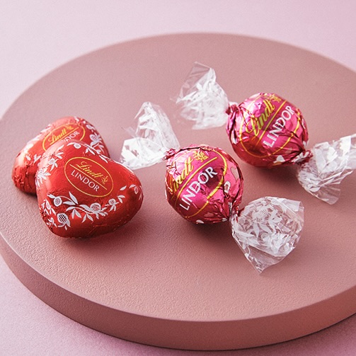 左から「リンドール ハート」、「リンドール バレンタイン」各100gあたり 880円