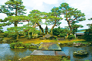 金沢の広大な日本庭園・兼六園はこう回る！季節ごとの楽しみ方