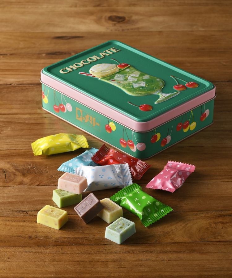 「アソートメント缶」1944円／メリーチョコレート　はじけるキャンディーチョコレート。