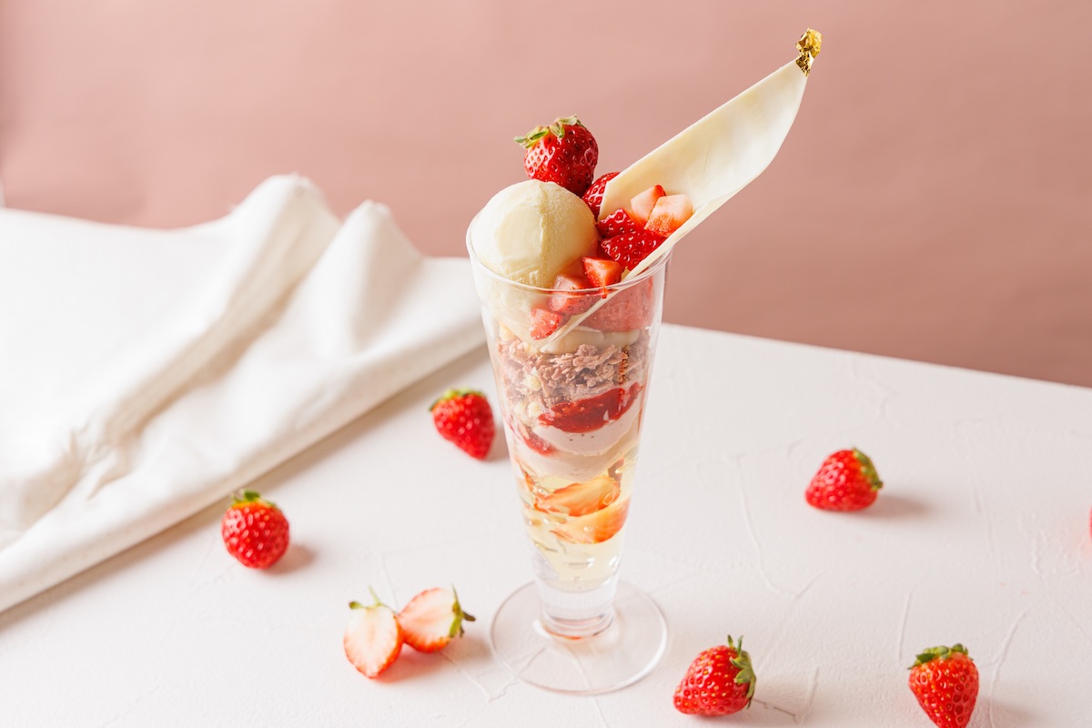 イートイン「大人の爽やかいちごパフェ」1540円／鎌倉紅谷