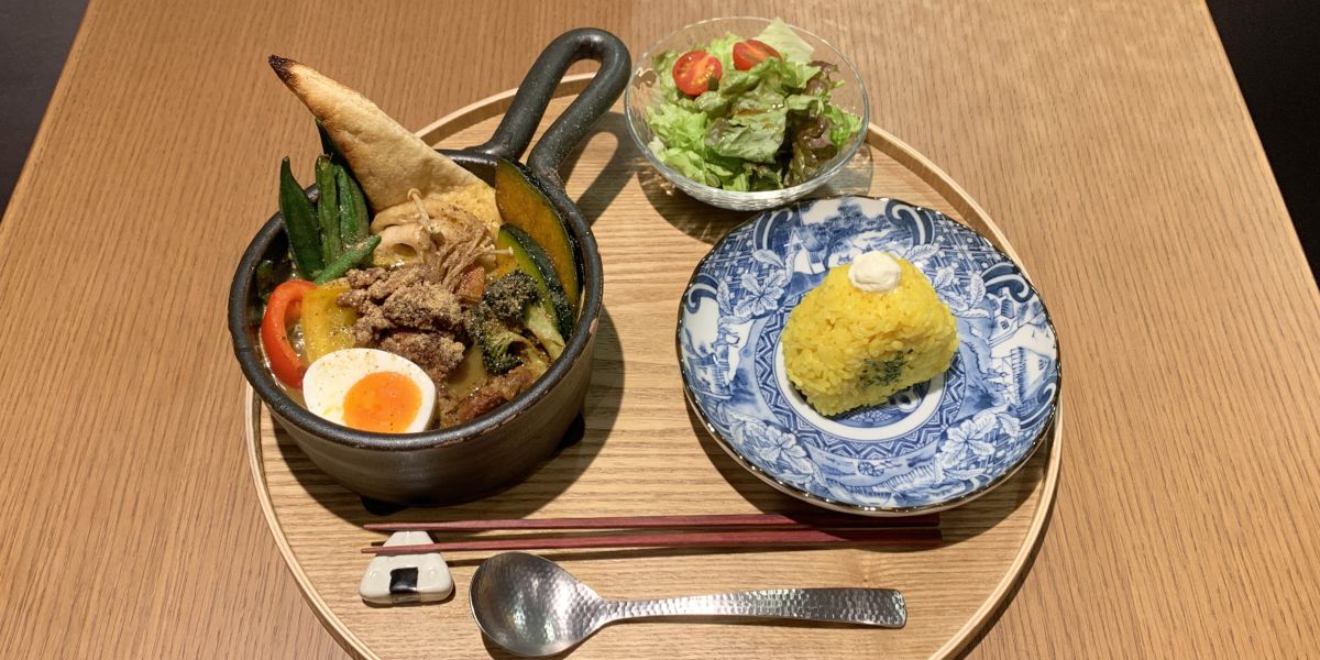 新宿「土鍋カリー ぼんた」で味わえる！ 絶品和風だしのスープカレーと人気店のおにぎり