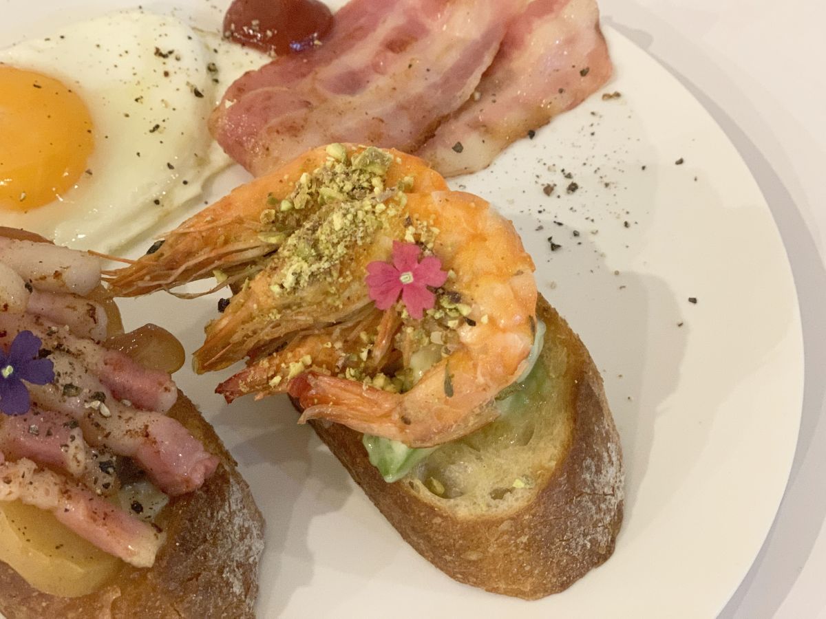 ソフトシェルシュリンプ、アボカドとピスタチオ ※単品の場合は600円