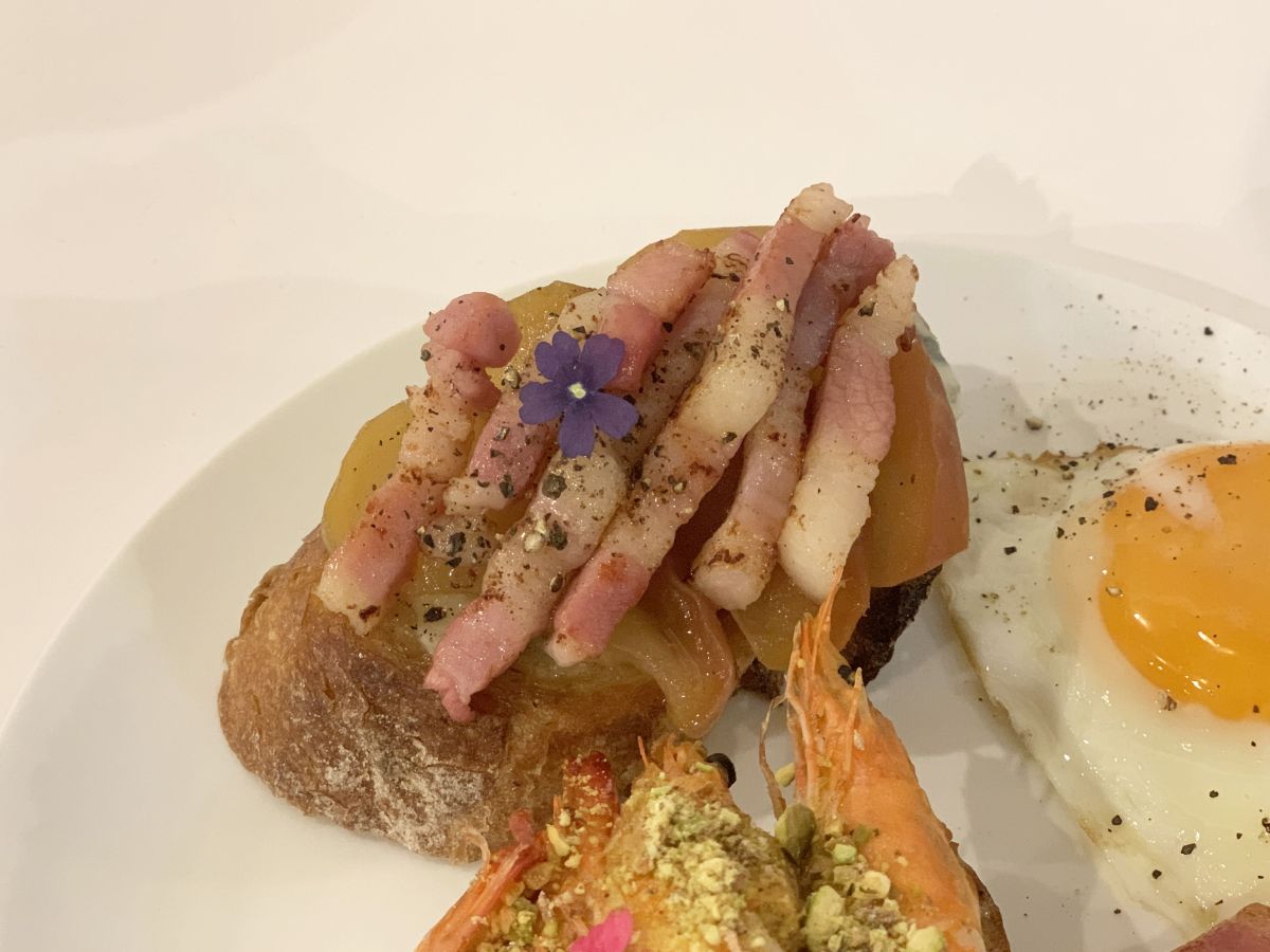 林檎のコンポート、ゴルゴンゾーラとパンチェッタ ※単品の場合は600円