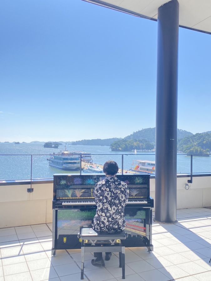 3階の展望デッキにはストリートピアノも。ぜひ立ち寄ってみて♪