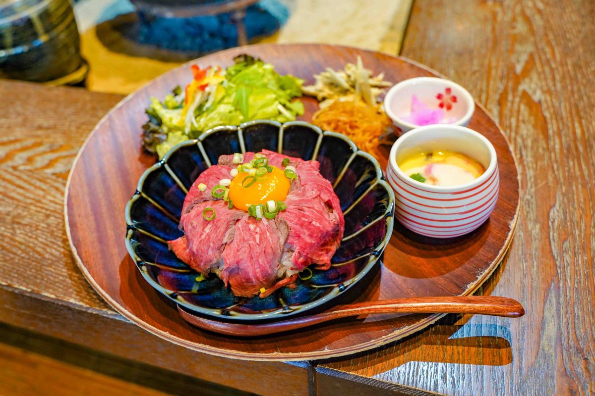 ローストビーフ丼ランチ1580円