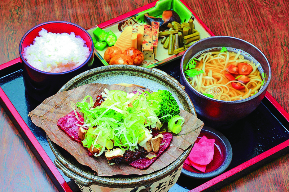 「朴葉味噌定食」1300円