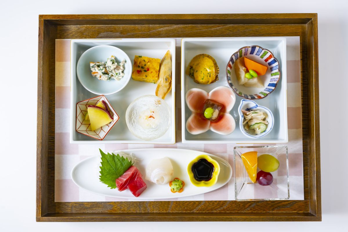 【佐賀県 武雄温泉駅】武雄温泉駅近レストラン＆カフェ「OLY」で、見た目も美しい重箱ランチに舌鼓！