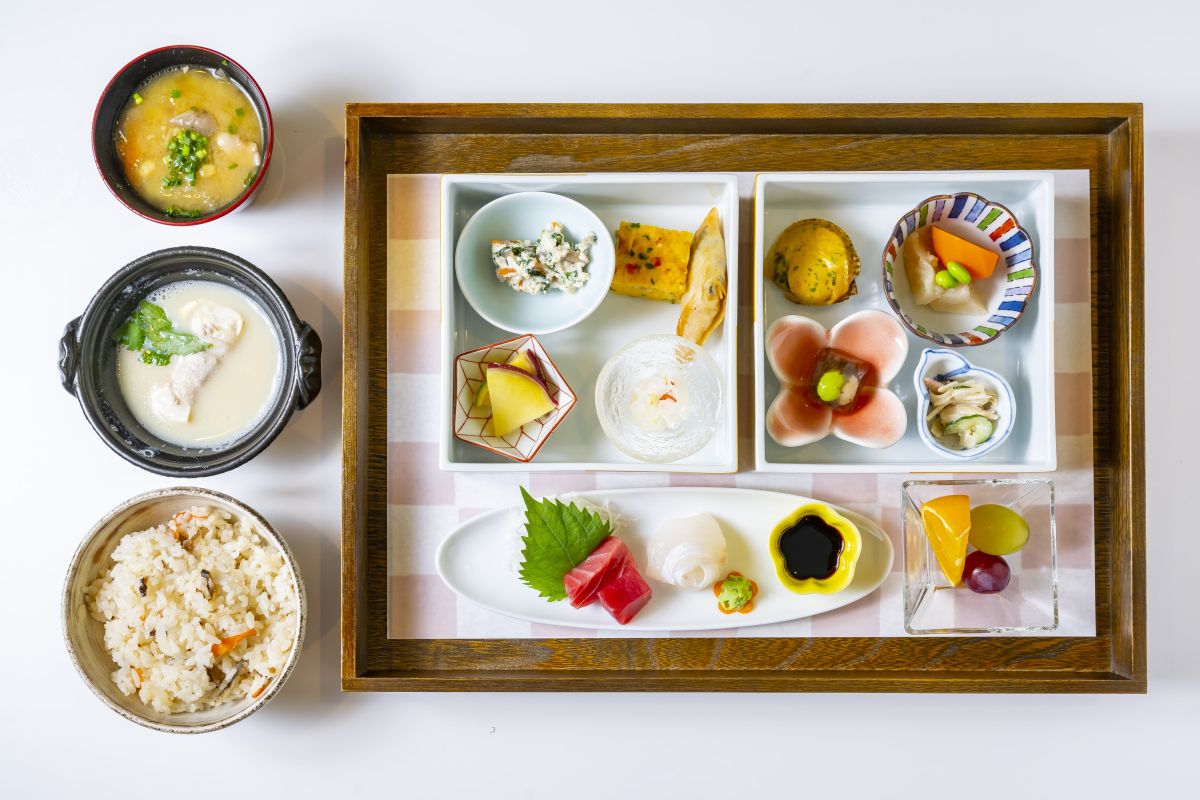 上から眺める「オリー陶箱御膳」も美しい！