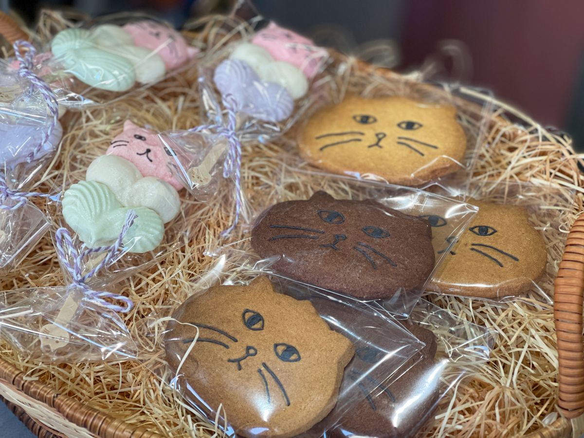 （左から）「メレンゲクッキー」000円、「ねこクッキー」000円