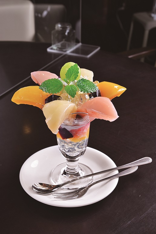 「3種の桃パフェ」1550円（10～4月ごろ期間限定）