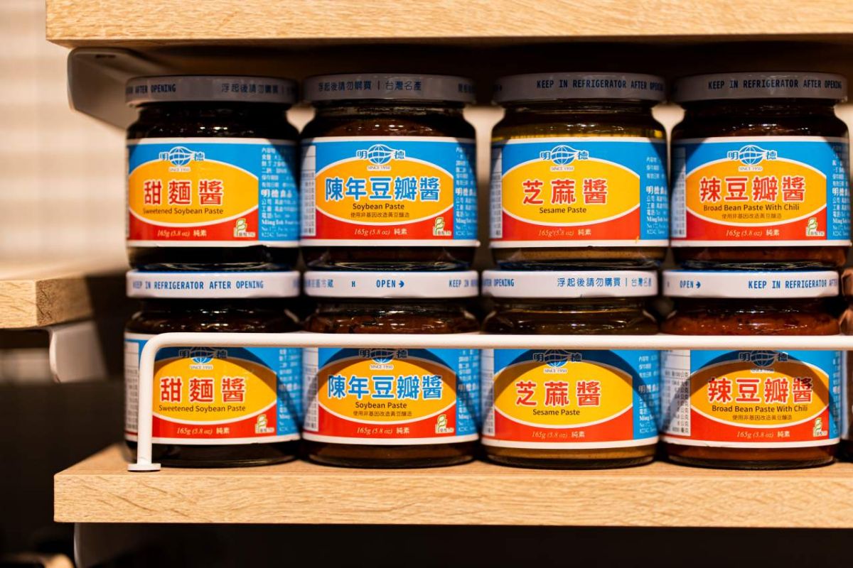 (左から) 甜麵醬NT$70、陳年豆瓣醬NT$70、芝蔴醬NT$110、辣豆瓣醬NT$70