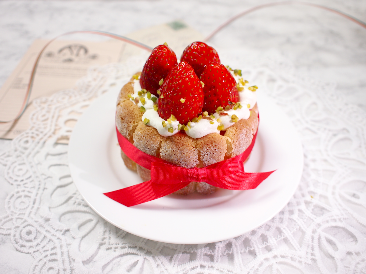 湘南スイーツ アキズ「 あまおういちごのシャルロット」900円