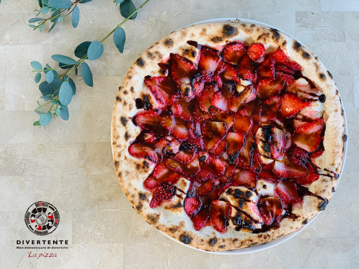 DIVERTENTE「いちごとチョコのピッツァ」1800円