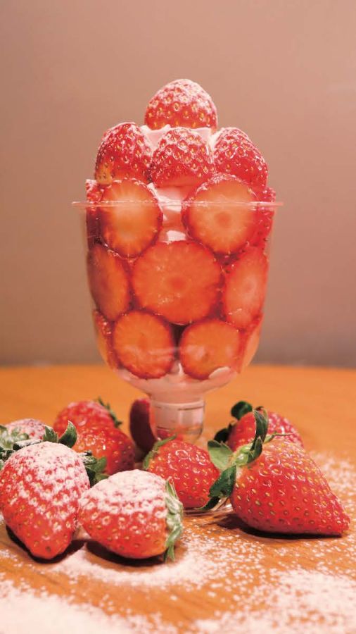 After Taste「まるごと苺のパフェ」1300円