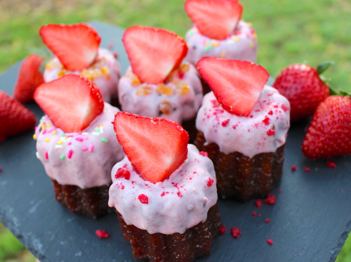 ストロベリーチョコとビールのお店「苺チョコカヌレ」1個 600円