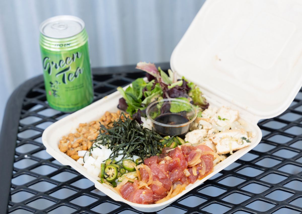 「ネバネバボウル」$18。「グリーンティー」$2.10