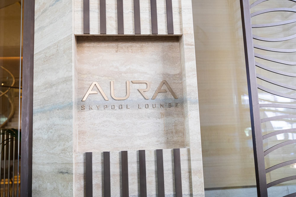 入口のロゴもスタイリッシュで素敵