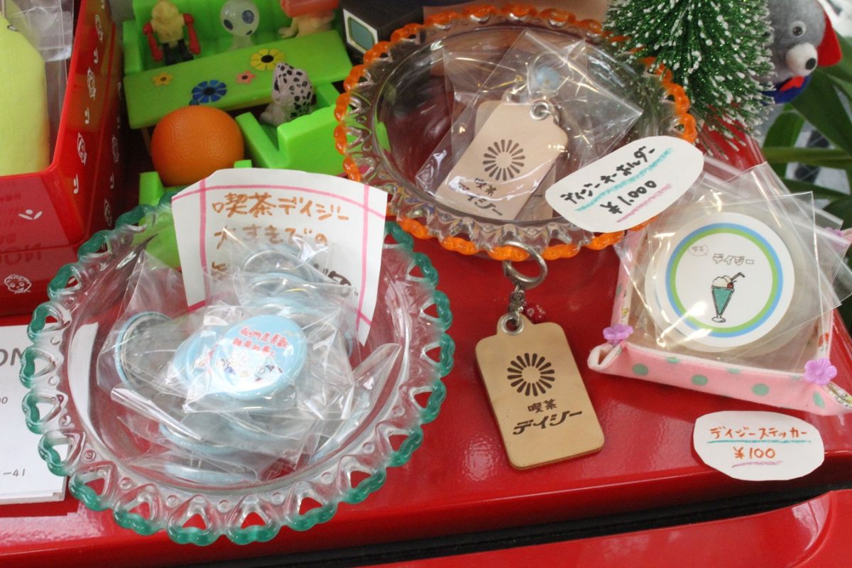 お店のオリジナルグッズも販売中