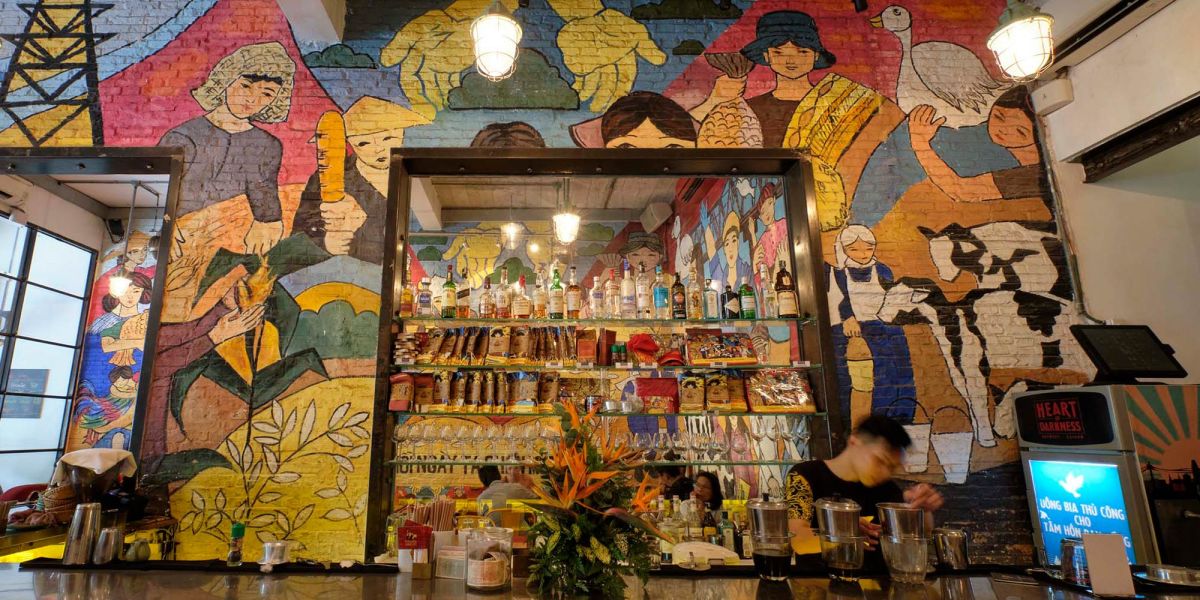 【ベトナム・ホーチミン】ベトナムのプロパガンダをモチーフにした アート極まる新感覚レストラン！