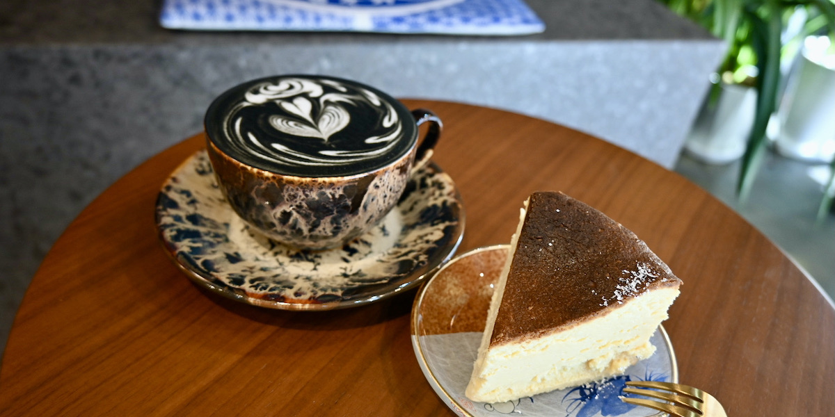 新宿で台湾気分を満喫！「ajura」はまるでパワースポットのようなカフェ