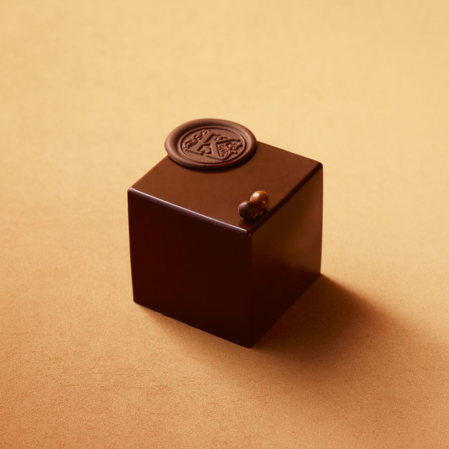 ヴァローナ社製のチョコレートを使用した「モデルヌ キュブ」1000円