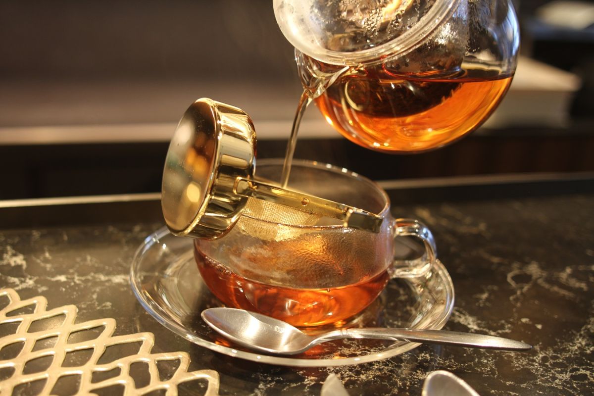 おいしい紅茶とともに優雅なひと時を楽しんで