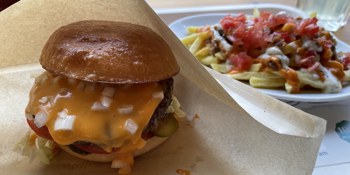 用賀のヴィーガンバーガー専門店「Righteous Burger」パテの中身はゴボウにコンニャク!?