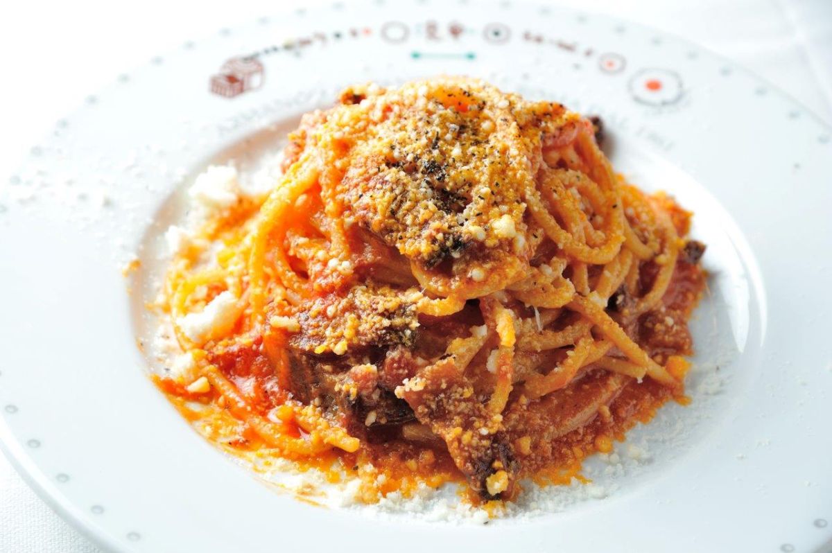 こってりトマトソースが美味「アマトリチャーナ」