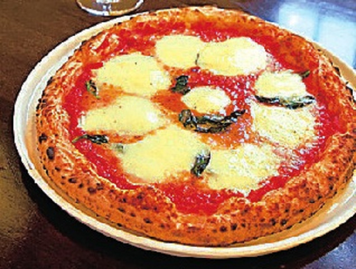 シンプルだからこそ、生地そのもののおいしさがきわだつマルゲリータ