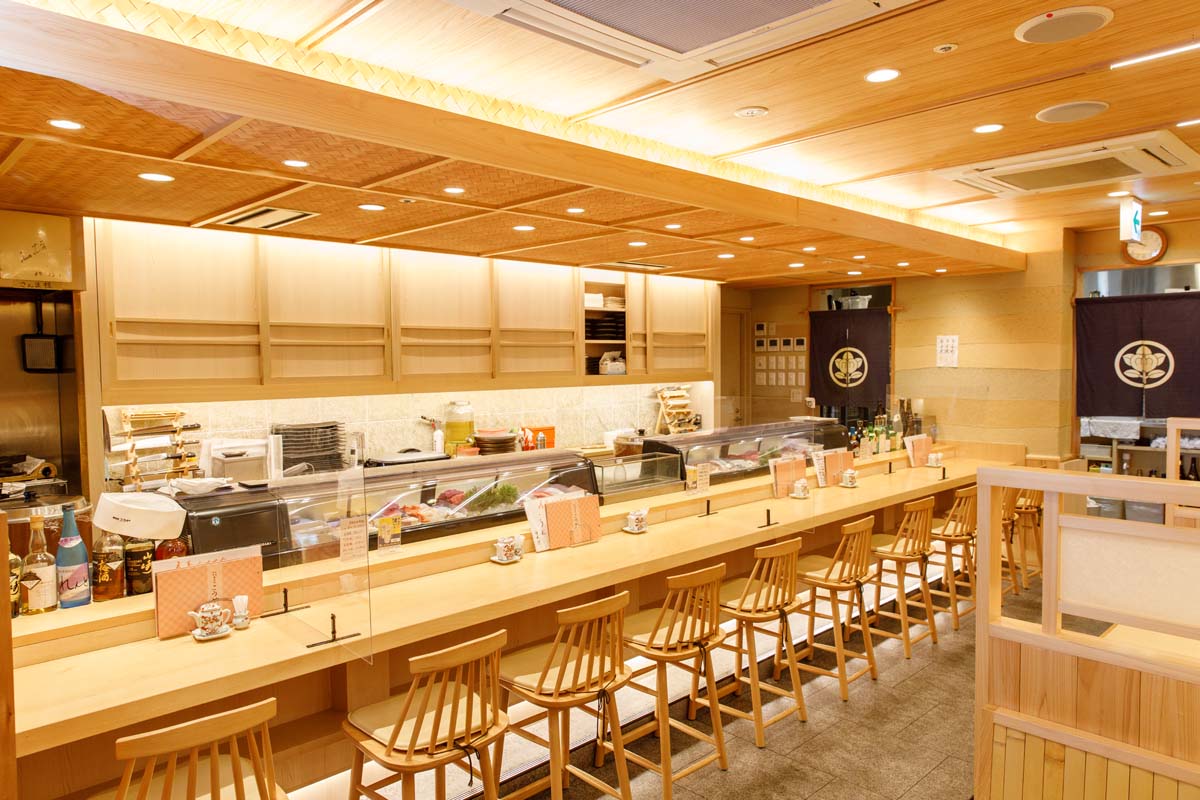 一人でも利用しやすいカウンター席も