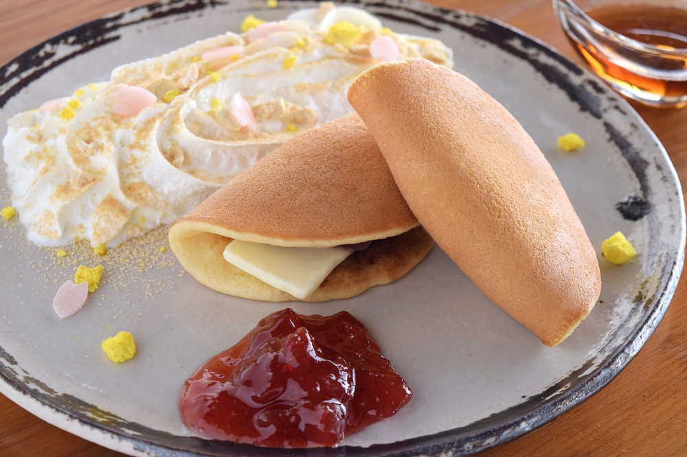 ふわもちどら焼き 花一日」単品660円~、ドリンクセット990円~