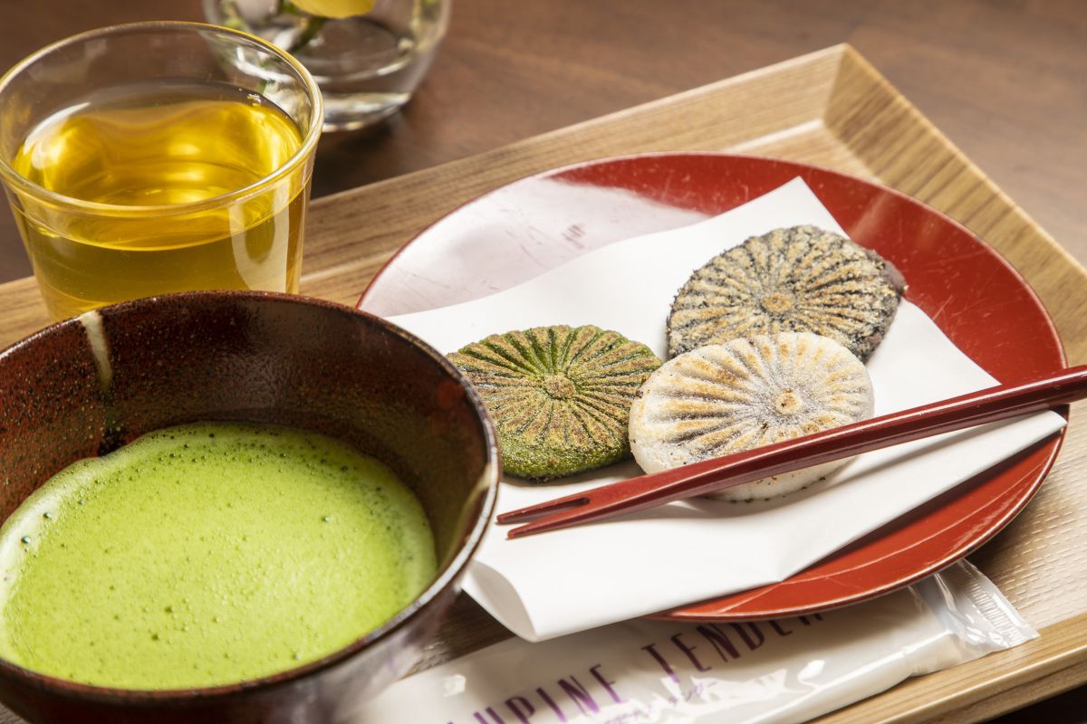 「滝の焼餅と抹茶」891円