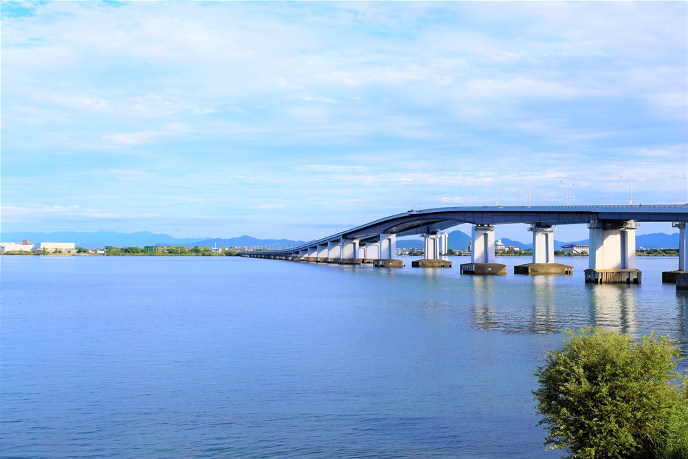 全長1350mの琵琶湖大橋。歩道もあるので橋の上から絶景が楽しめる