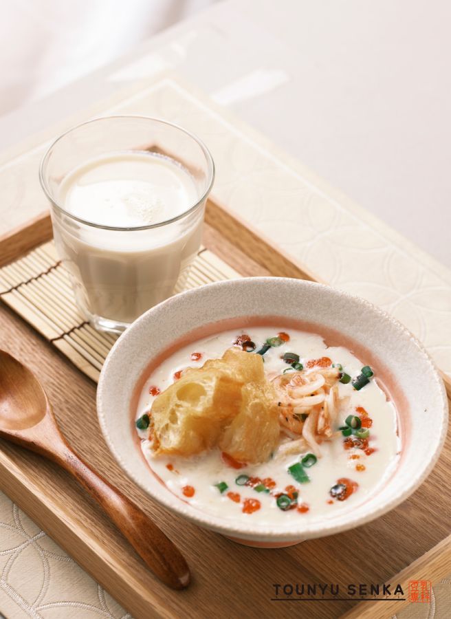 「鹹豆漿（シェントウジャン）」580円※ドリンクは別