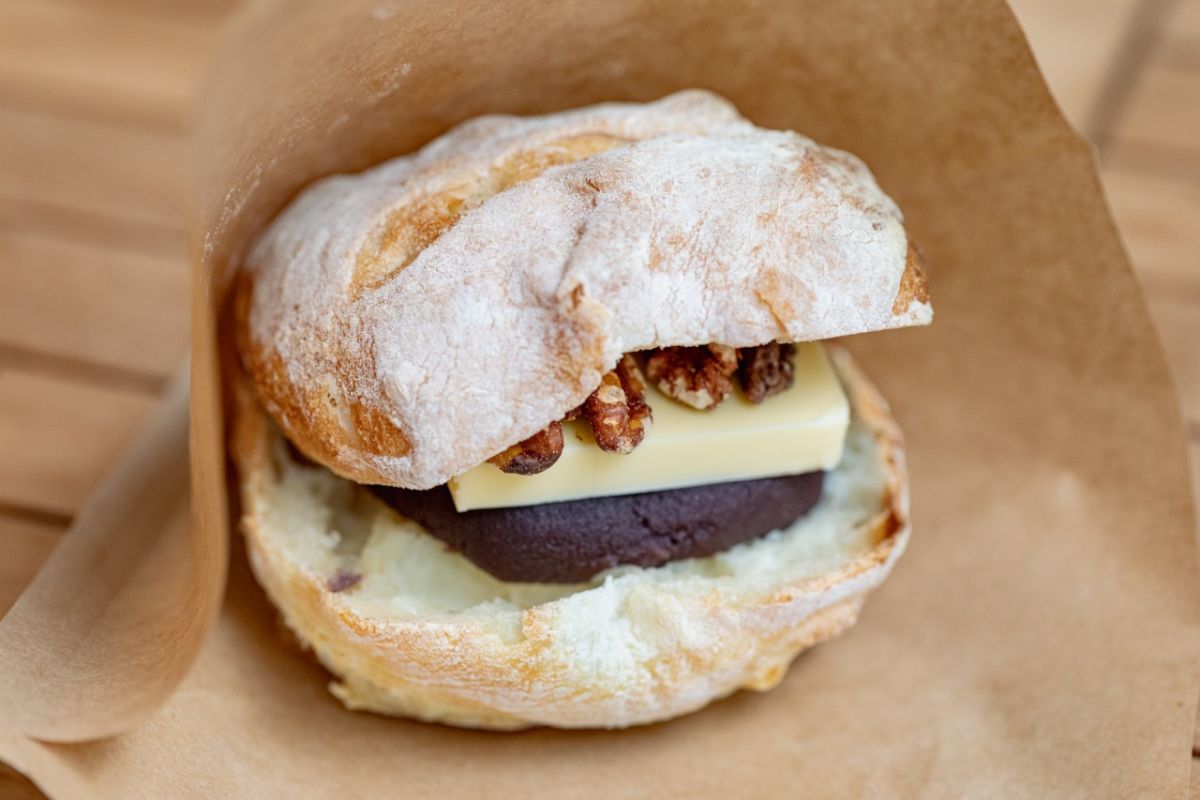 「あんバターチャバタ」380円