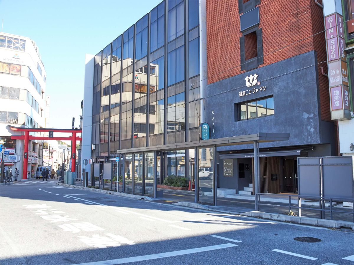 小町通り入口の鳥居からもすぐ！