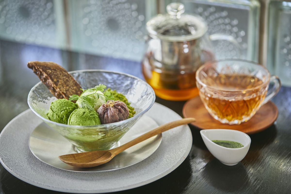 「和想日々パフェ」単品1200円 ドリンクセット1500円（写真は生姜ほうじ茶・温）