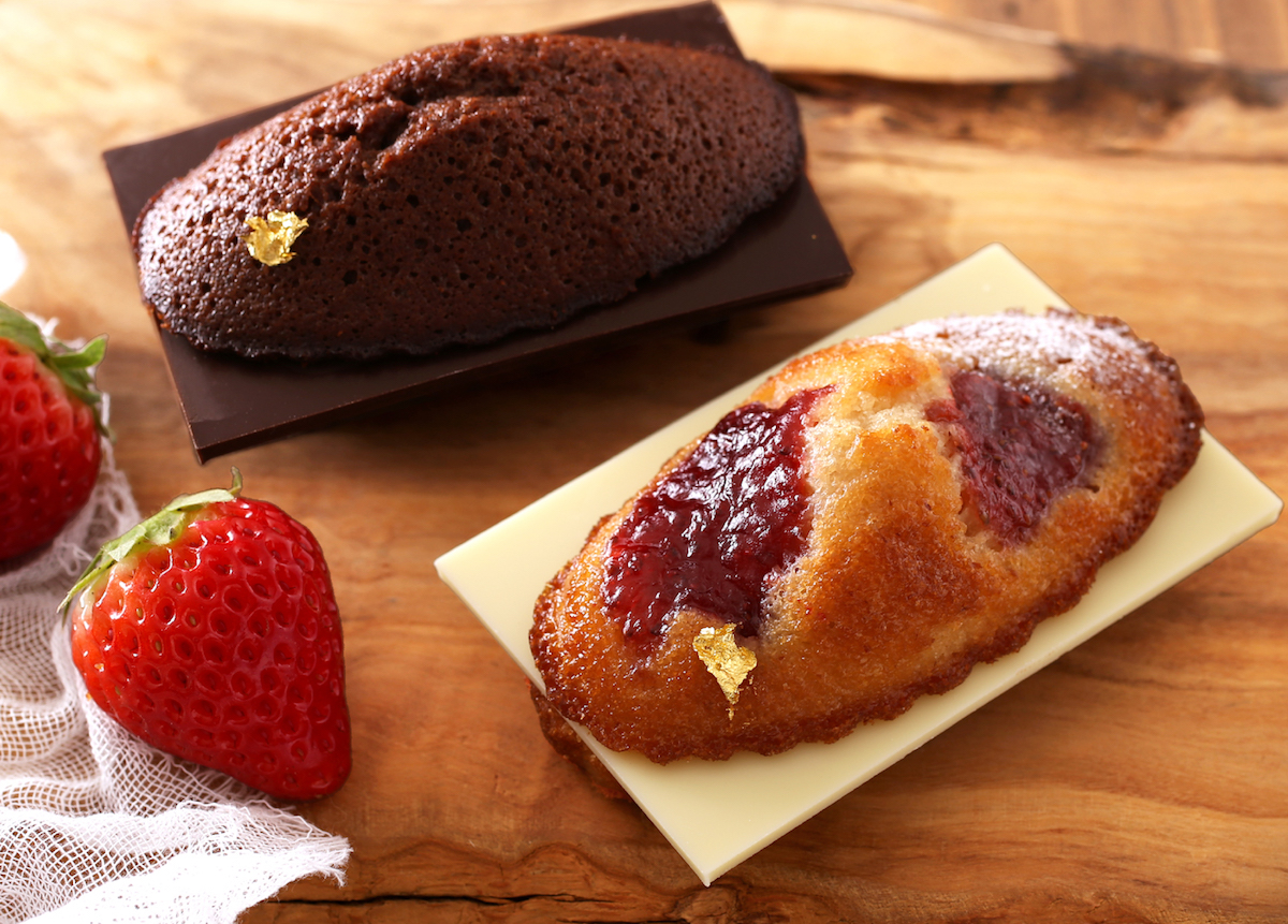 「フィナンシェ・エ・タブレットショコラ」（左奥）「ショコラ」368円 、（右前）「苺とホワイトチョコ」389円