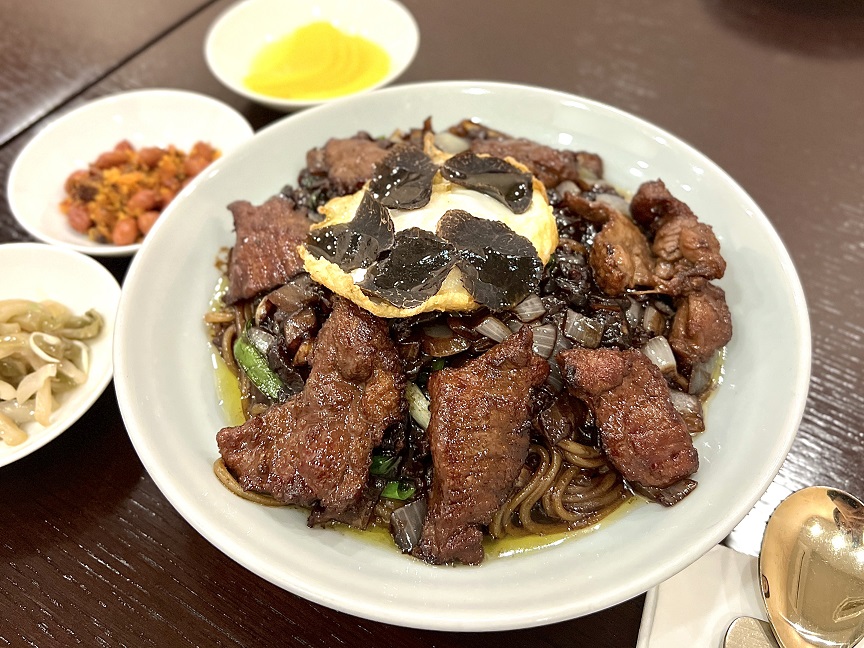 ステーキトリュフジャージャー麺　28000ウォン